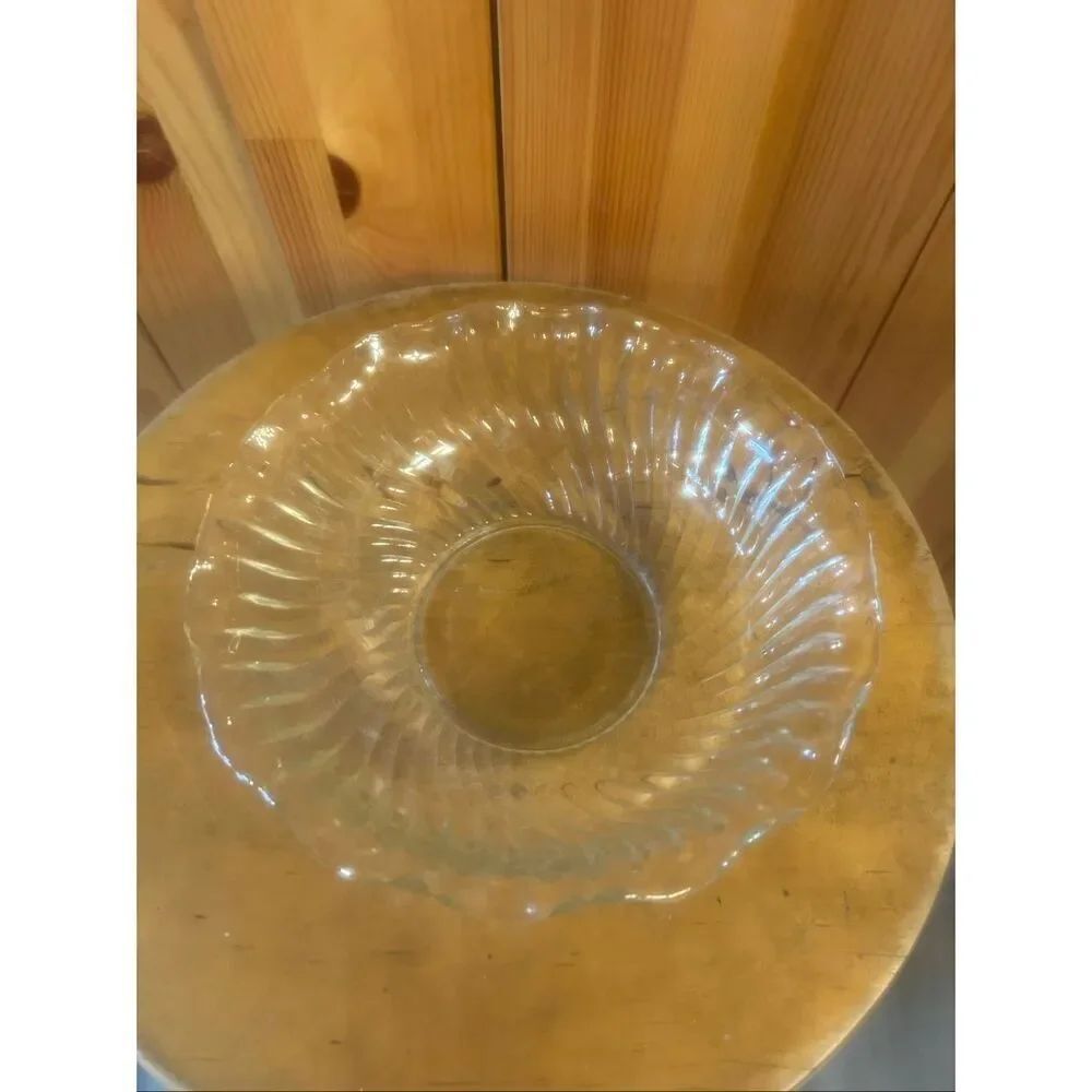 Vintage Glass Bowl with a Scalloped Swirl Edge (5964)
